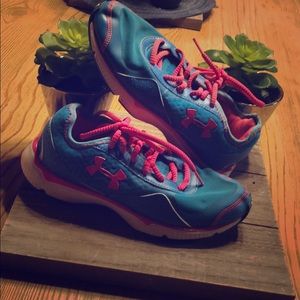 Under armor size 5 sneakers.